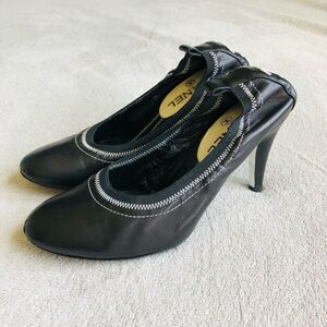 Vintage Chanel Black Cap Toe Leather Elastic Heeled Pumps